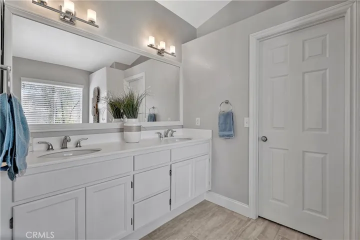 350 Exeter Way, Corona, California 92882