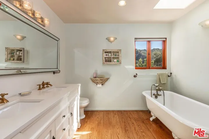 2nd BR Bath