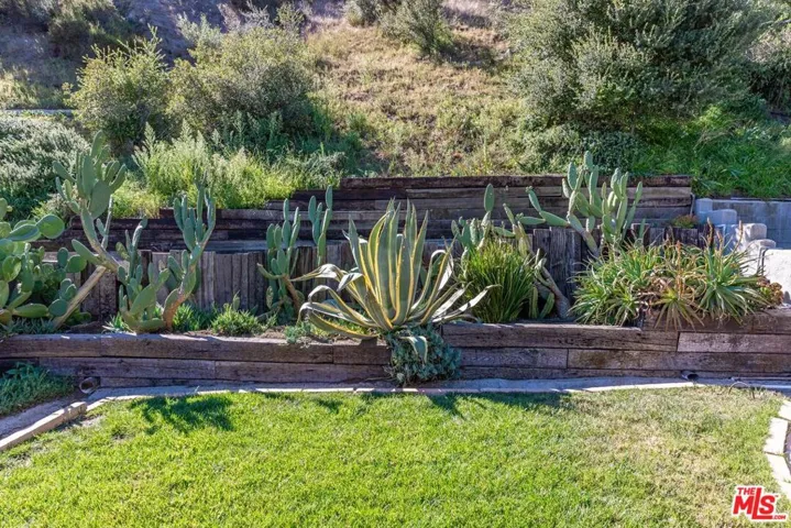 667 Crater Camp Drive, Calabasas, California 91302