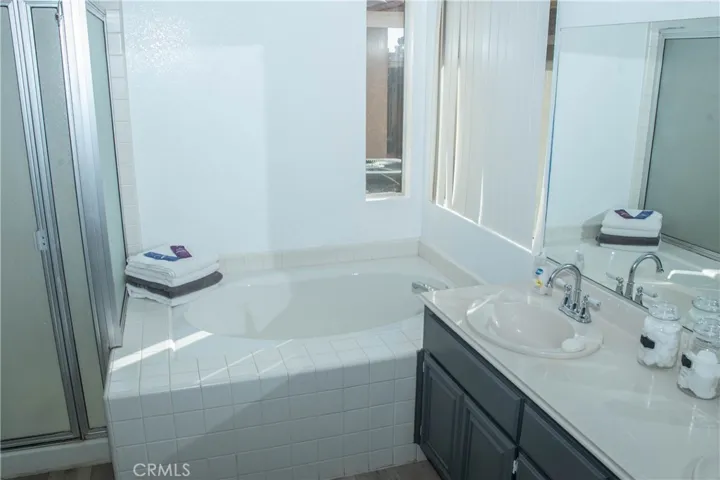 20682 Pahute Road, Apple Valley, California 92308