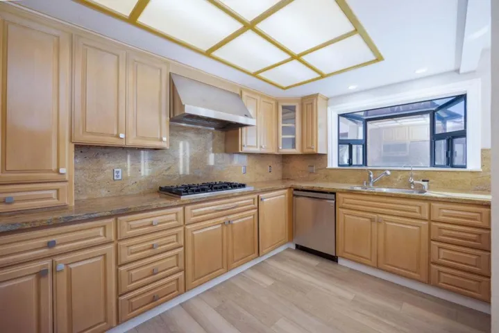 339 El Granada Boulevard, El Granada, California 94019