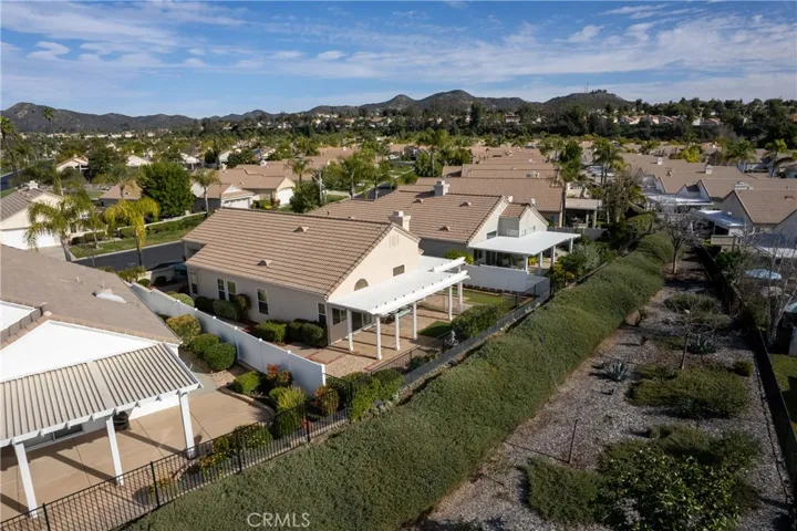 Look at this large greenbelt behind your home, maintained by the HOA.