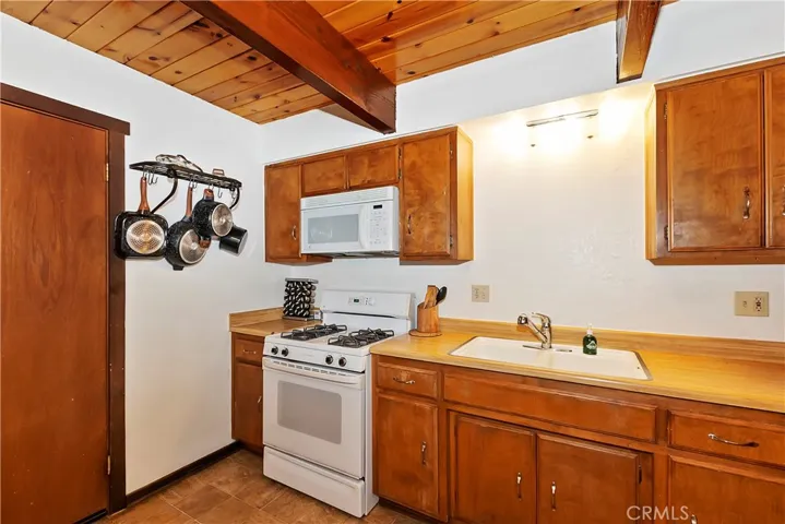 805 E Barker Boulevard, Big Bear, California 92314