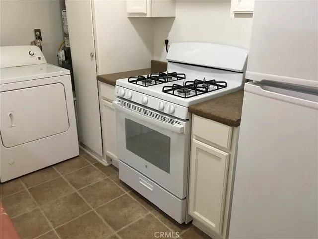 10437 Western Avenue, Downey, California 90241