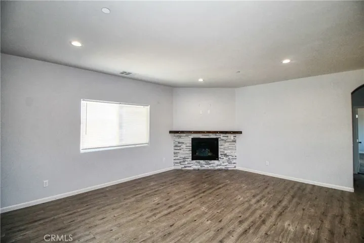 Living Room/Fireplace