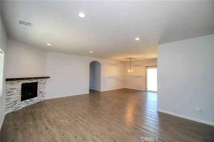 Entry/Living Room
