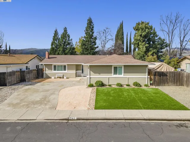 742 Blue Ridge Ln, Vacaville, California 95688