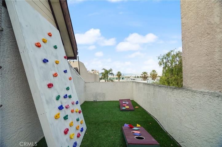 14937 Dickens Street Unit 207, Sherman Oaks, California 91403