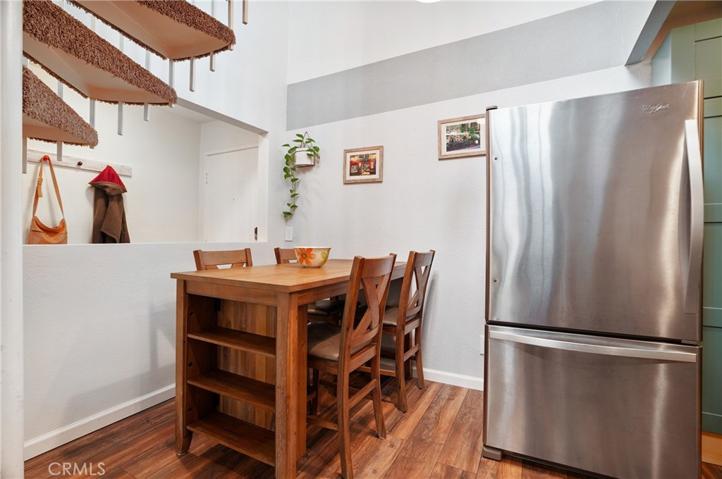 14937 Dickens Street Unit 207, Sherman Oaks, California 91403