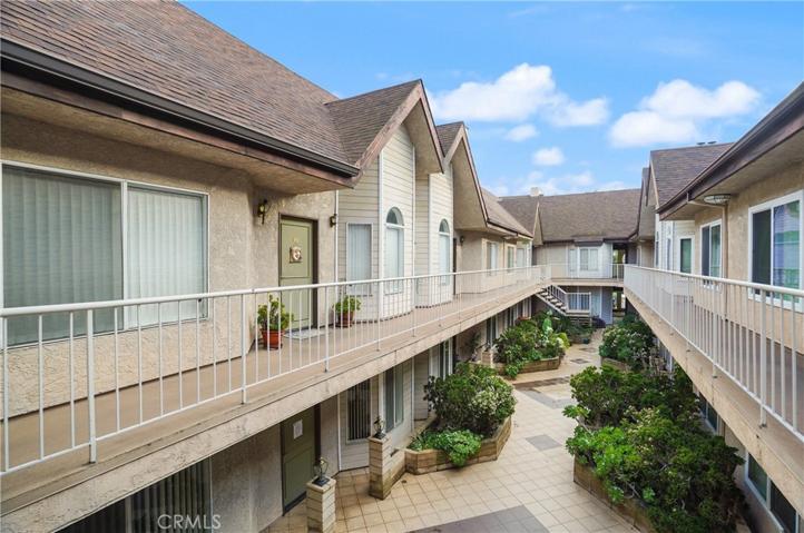 14937 Dickens Street Unit 207, Sherman Oaks, California 91403