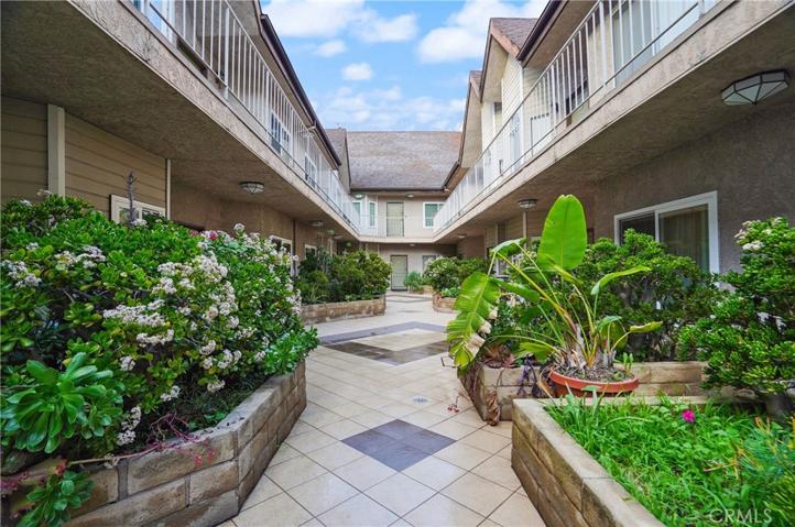 14937 Dickens Street Unit 207, Sherman Oaks, California 91403