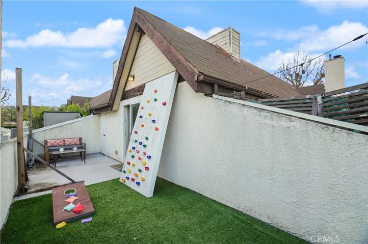 14937 Dickens Street Unit 207, Sherman Oaks, California 91403