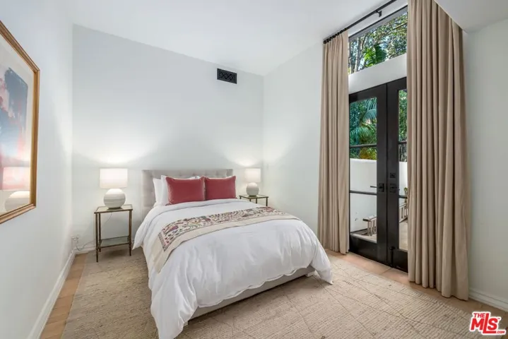 7519 Mulholland Drive, Los Angeles, California 90046