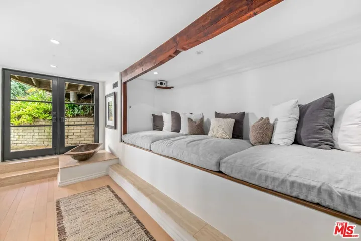 7519 Mulholland Drive, Los Angeles, California 90046