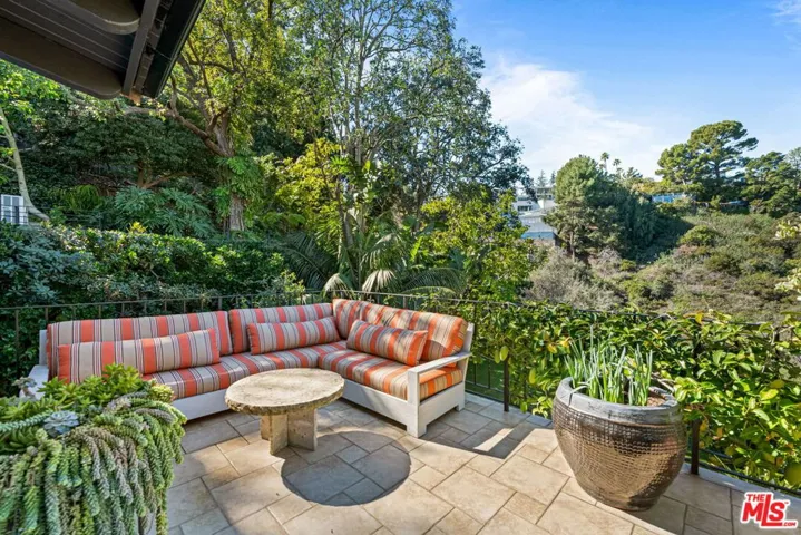 7519 Mulholland Drive, Los Angeles, California 90046