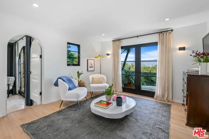 7519 Mulholland Drive, Los Angeles, California 90046