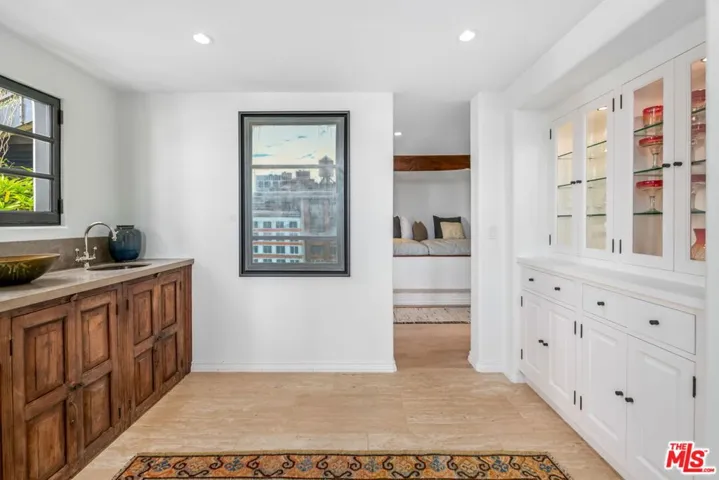 7519 Mulholland Drive, Los Angeles, California 90046