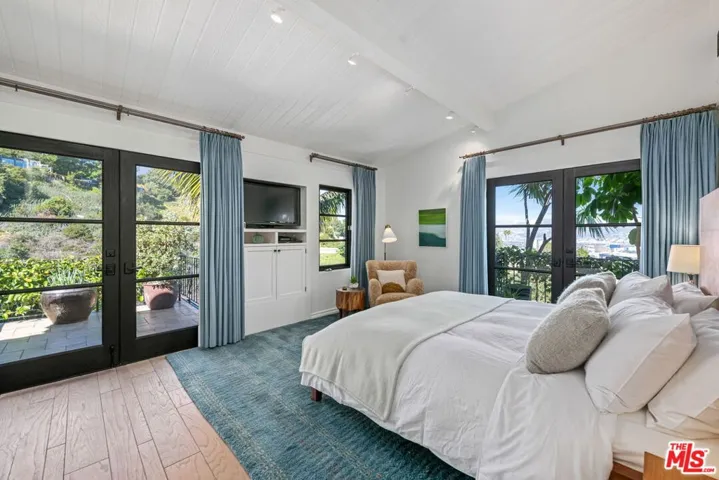 7519 Mulholland Drive, Los Angeles, California 90046