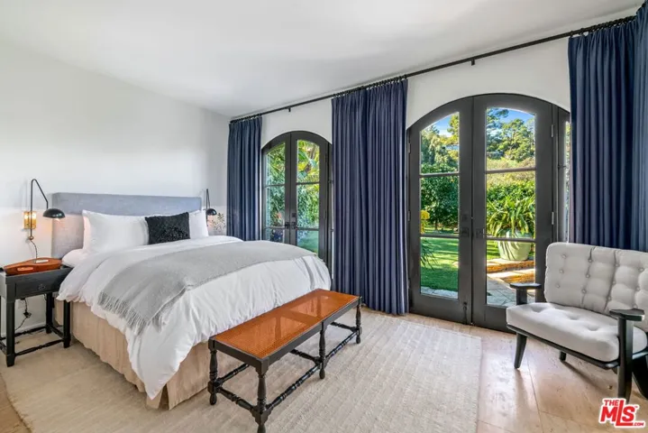 7519 Mulholland Drive, Los Angeles, California 90046