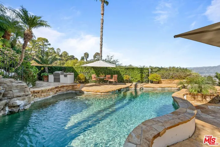 7519 Mulholland Drive, Los Angeles, California 90046