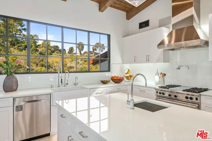 7519 Mulholland Drive, Los Angeles, California 90046