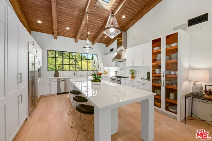 7519 Mulholland Drive, Los Angeles, California 90046