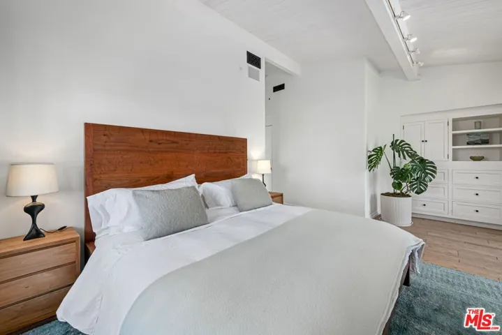 7519 Mulholland Drive, Los Angeles, California 90046