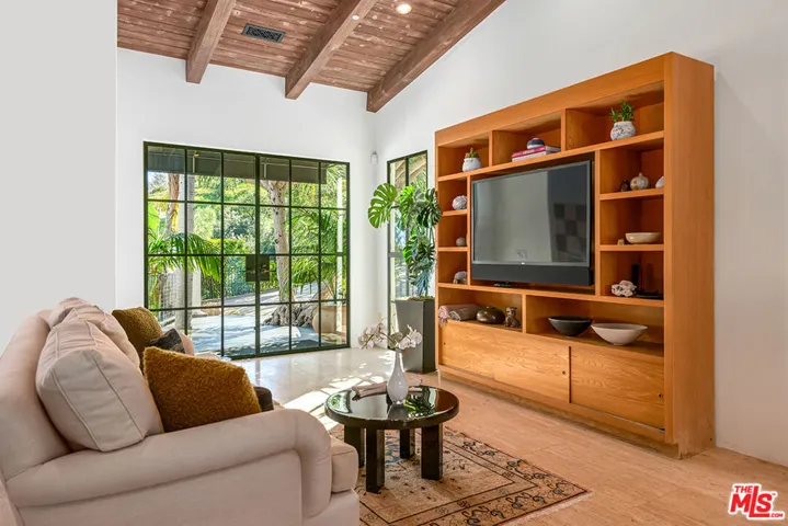 7519 Mulholland Drive, Los Angeles, California 90046