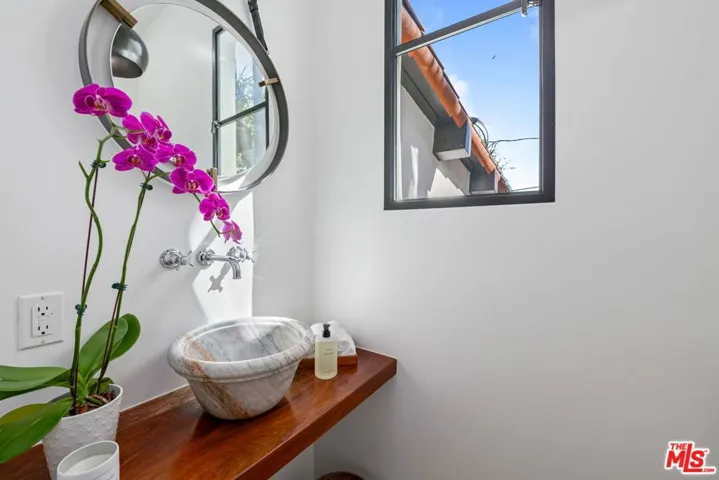 7519 Mulholland Drive, Los Angeles, California 90046