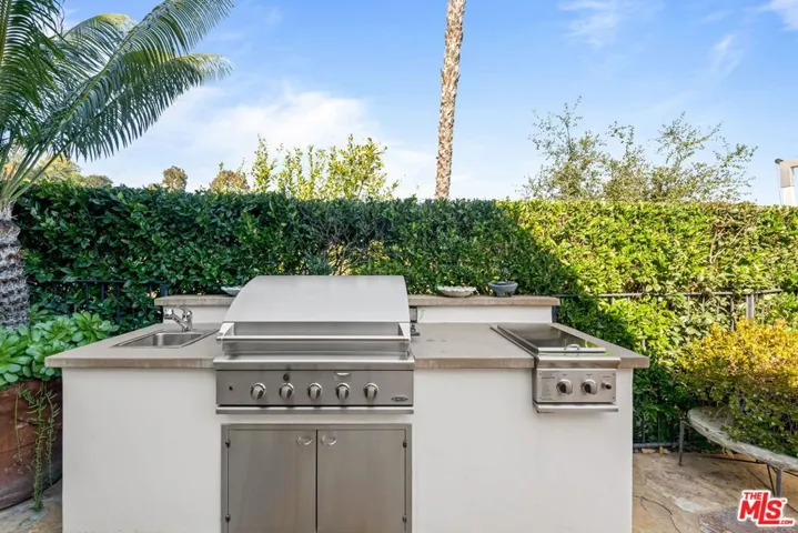 7519 Mulholland Drive, Los Angeles, California 90046