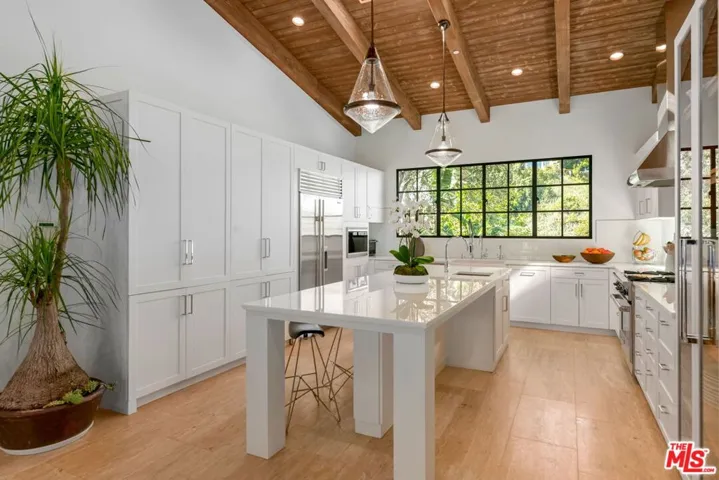 7519 Mulholland Drive, Los Angeles, California 90046