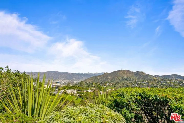 7519 Mulholland Drive, Los Angeles, California 90046