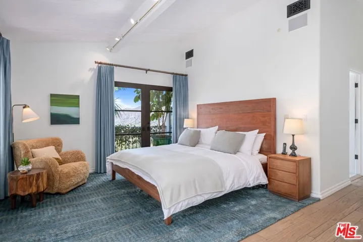 7519 Mulholland Drive, Los Angeles, California 90046