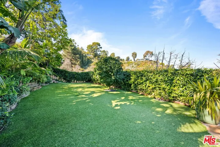7519 Mulholland Drive, Los Angeles, California 90046