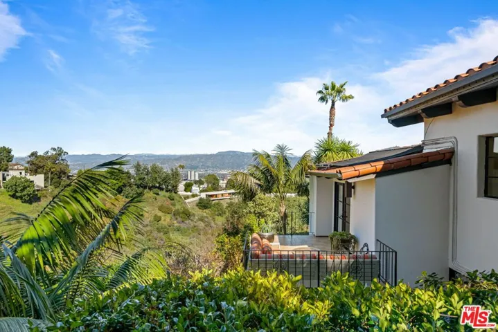 7519 Mulholland Drive, Los Angeles, California 90046