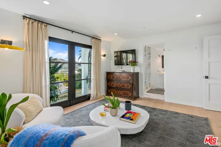7519 Mulholland Drive, Los Angeles, California 90046