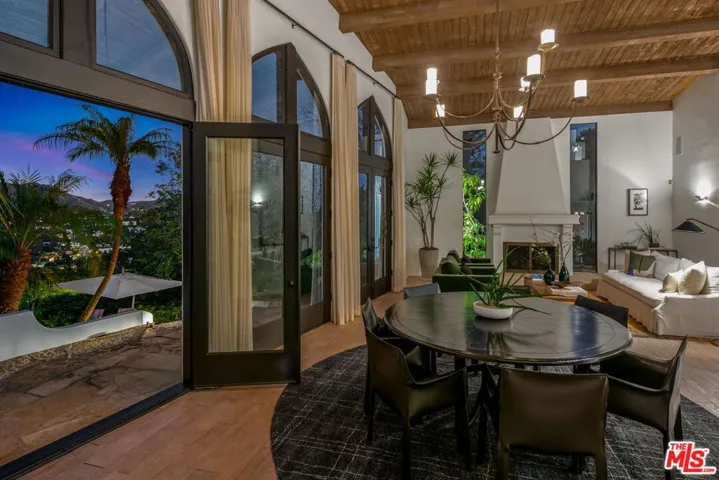 7519 Mulholland Drive, Los Angeles, California 90046