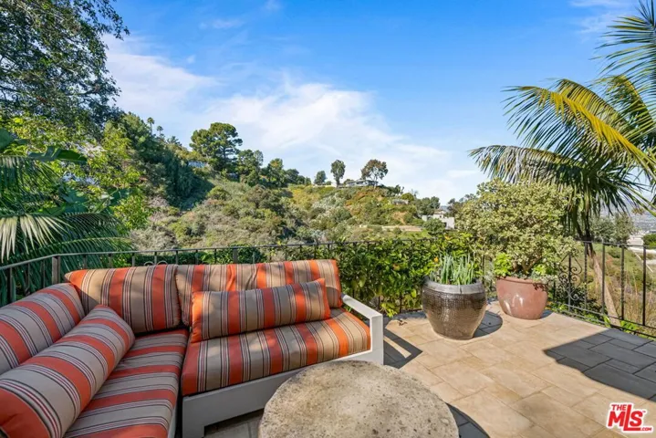 7519 Mulholland Drive, Los Angeles, California 90046