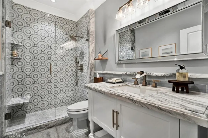 First Floor en suite bathroom