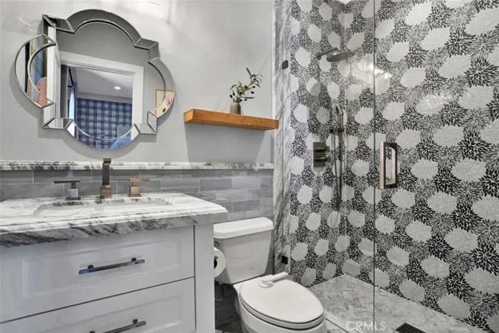 En suite bathroom 3