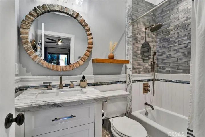 En suite bathroom 4