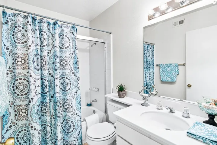 6 Corsica Drive, Newport Beach, California 92660