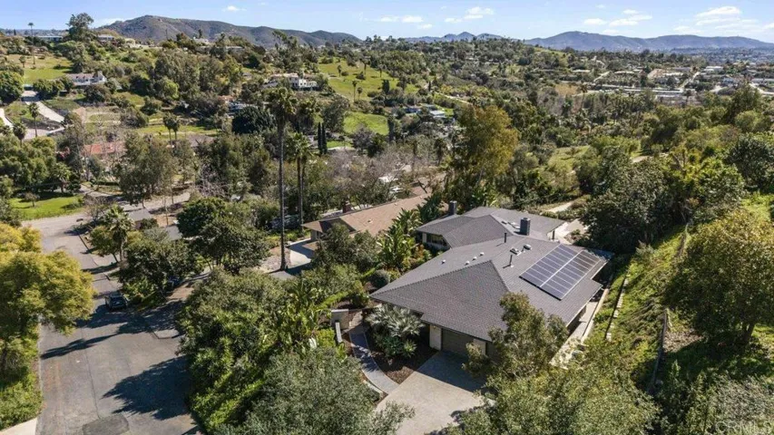 639 Valley Drive, Vista, California 92084