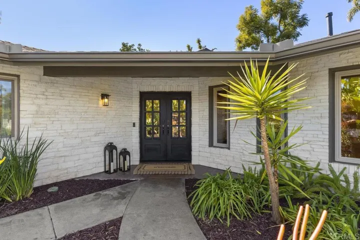 639 Valley Drive, Vista, California 92084