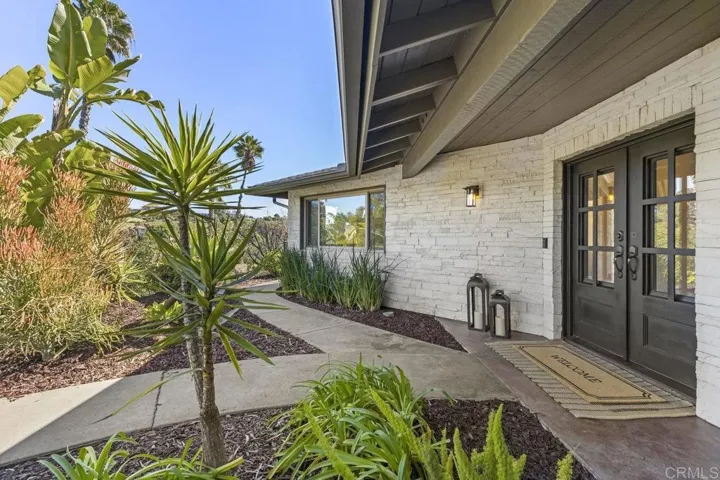 639 Valley Drive, Vista, California 92084