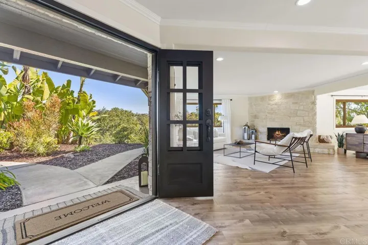 639 Valley Drive, Vista, California 92084