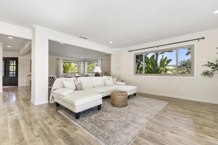 639 Valley Drive, Vista, California 92084