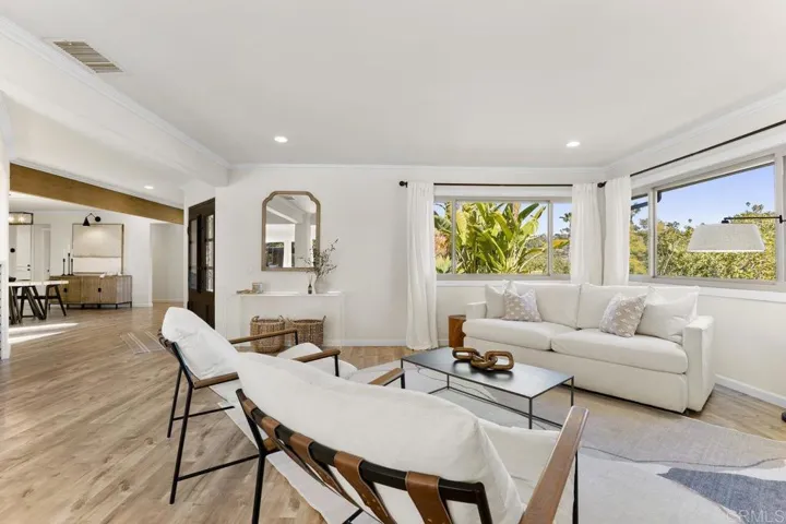 639 Valley Drive, Vista, California 92084