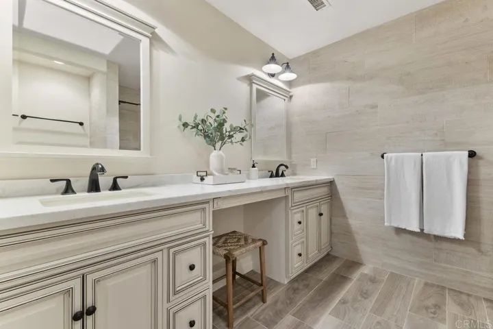 639 Valley Drive, Vista, California 92084