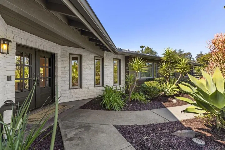 639 Valley Drive, Vista, California 92084